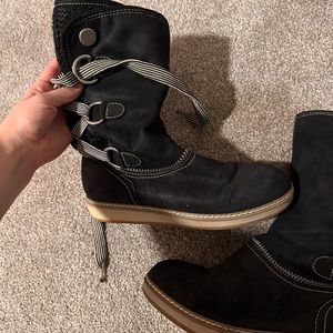 Unique boots that tie up from the back